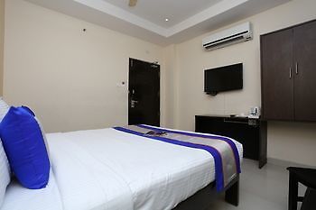 Oyo 9015 Near Railway Station Hotel Tirupati Exterior photo